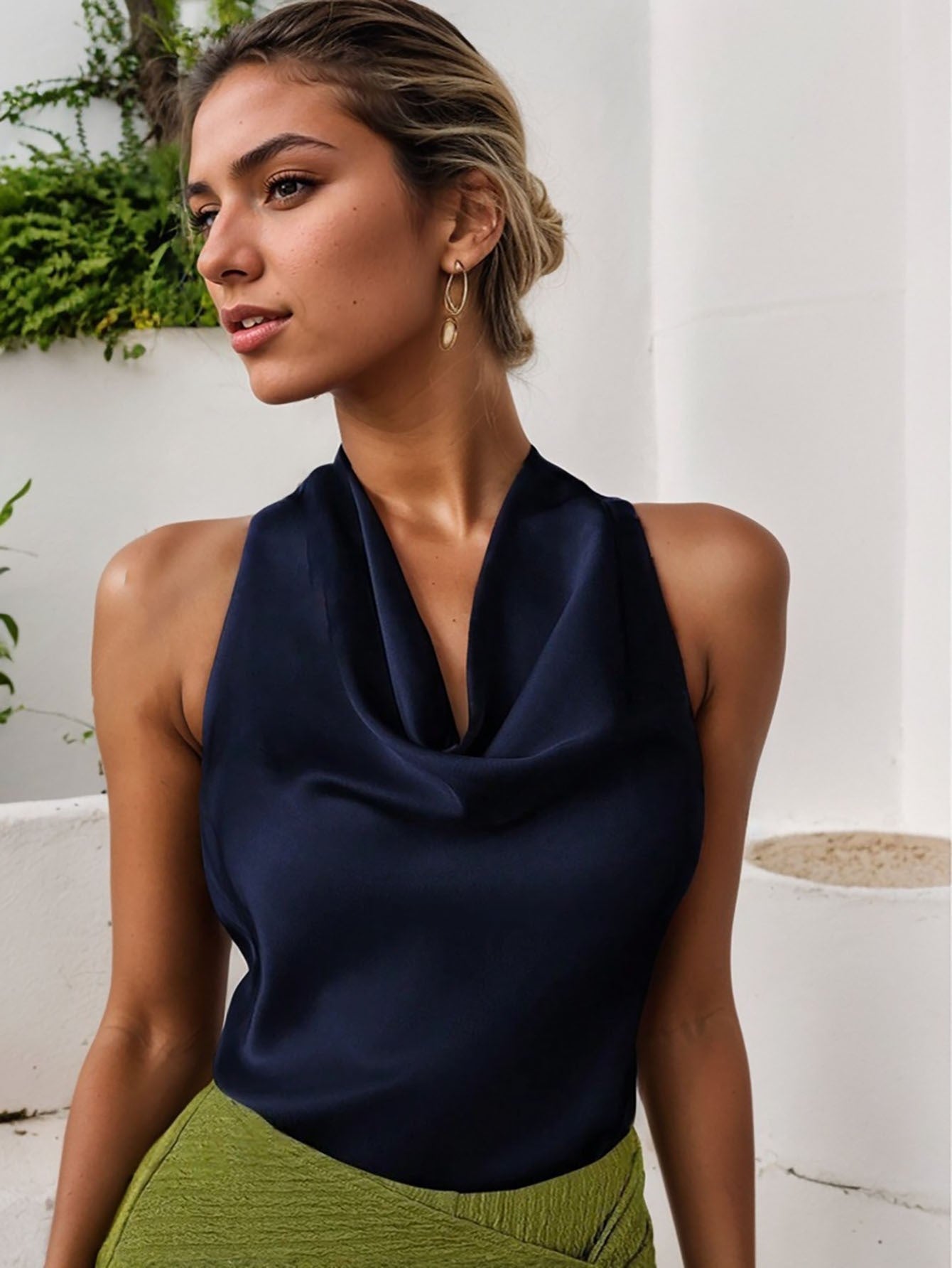 Elegant Halter Neck Backless Vest Top with Folded Front – Sleeveless Design